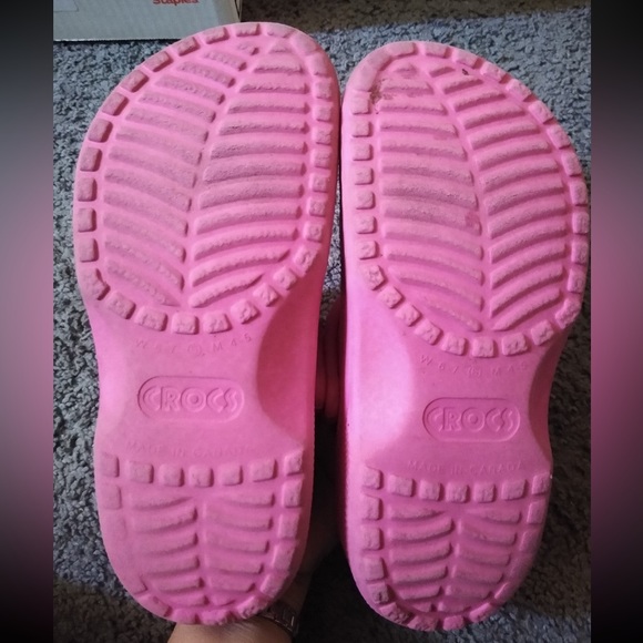 Crocs Pink size W6-7 - Picture 3 of 3